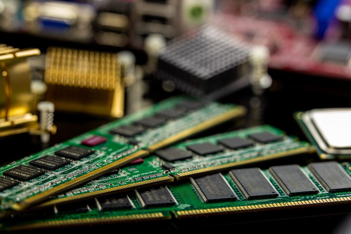 Mémoire DDR5 : la flambée des prix s&rsquo;installe et ne faiblit pas
